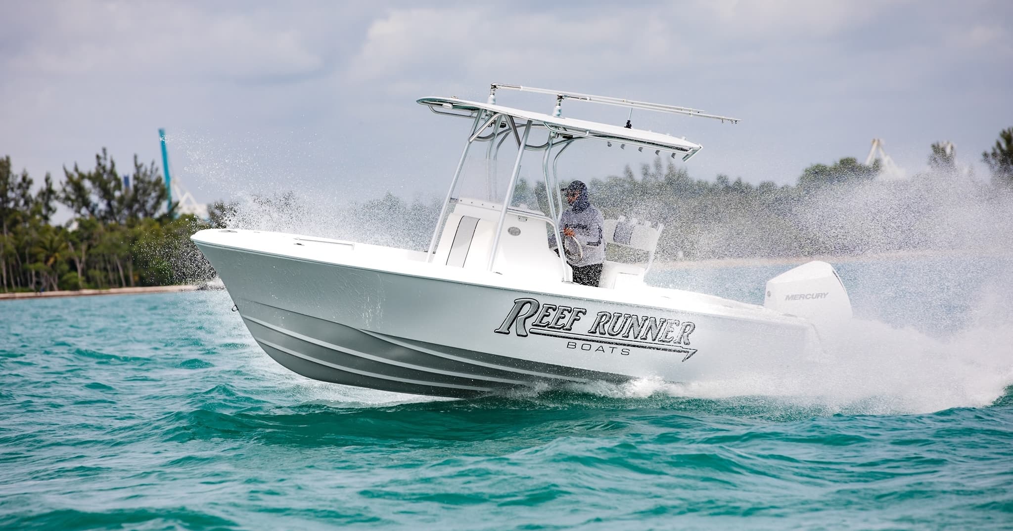 Reef Runner 34 running on the water